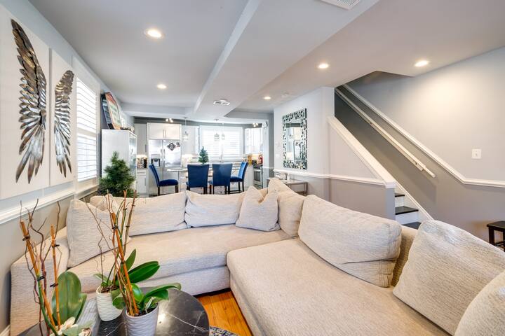 Hot Tub & Rooftop Game Room: Unique Home in DC gallery image 4