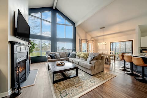 King Beds with Hot Tub, Arcade & Golf Course View