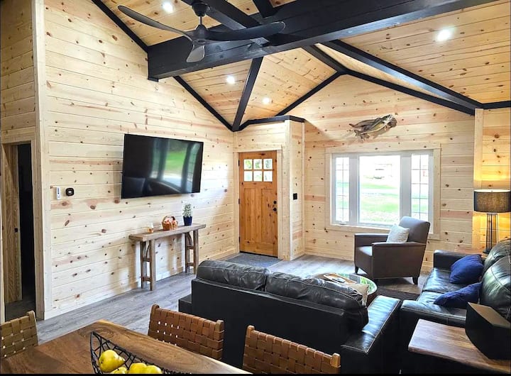 Brand New Ranch House-5 Mins To Beach With Camper! - Norwalk, OH