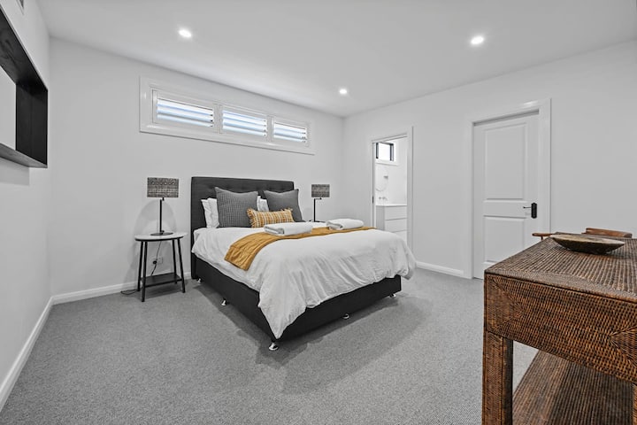 חדר שינה ראשי עם Ensuite