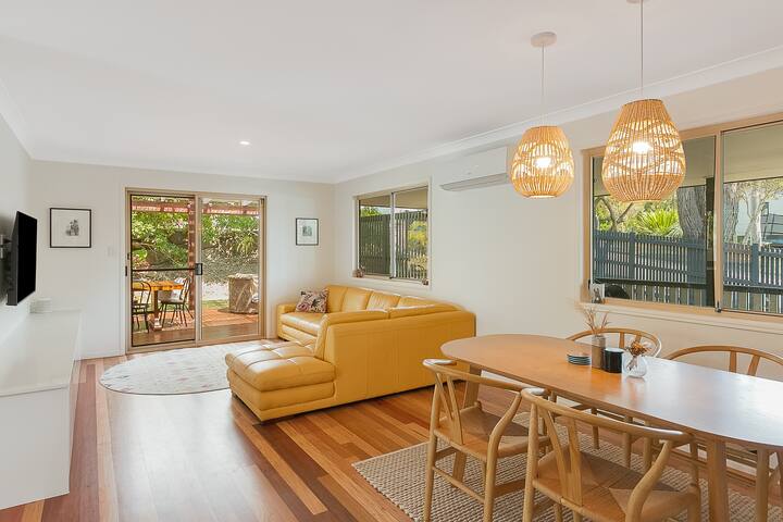 Koala Beach 4BR Family Entertainer by uHoliday gallery image 3