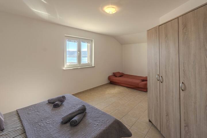 საძინებელი 1