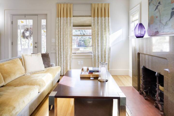 Rare! Designer Finishes, Resort Amenities! gallery image 5