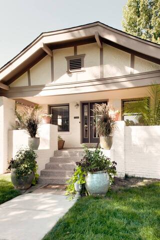 Rare! Designer Finishes, Resort Amenities! gallery image 2