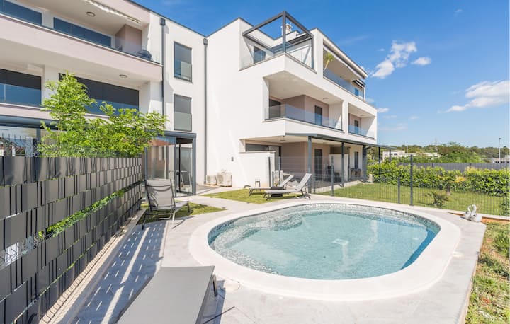 Awesome Apartment In Novigrad With House Sea View - Novigrad