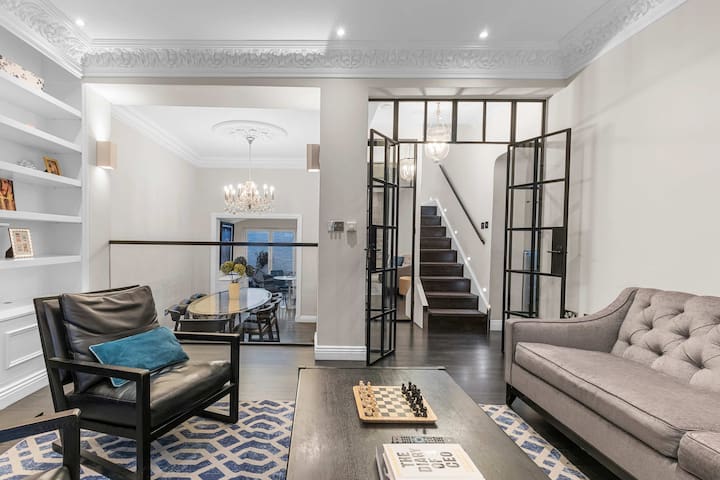 Luxury Residence in Prime London gallery image 4