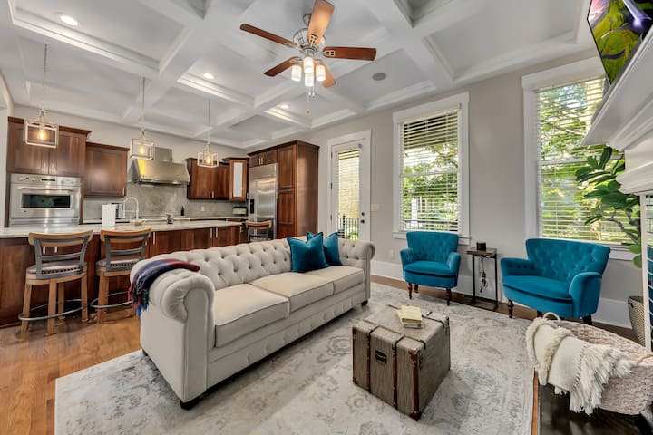 Joybird Sleeper Sofa / Quạt trần