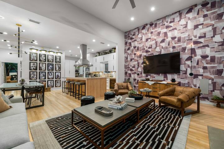 Edgewater Elegance- Luxury 2 Bedroom Charm