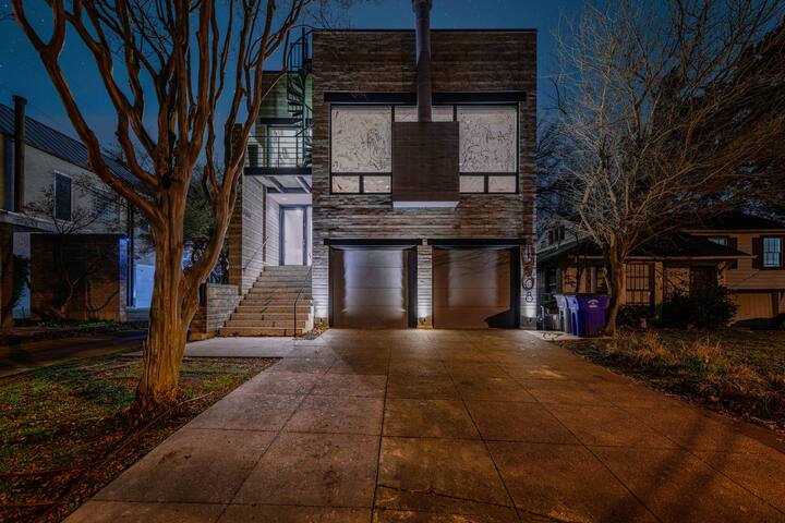 Edgewater Elegance- Luxury 2 Bedroom Charm gallery image 5