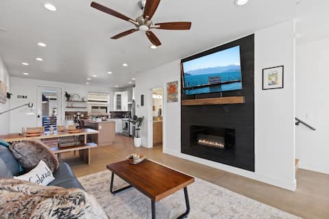 Colorado Classic w 77" HDTV | No Chores for Guests