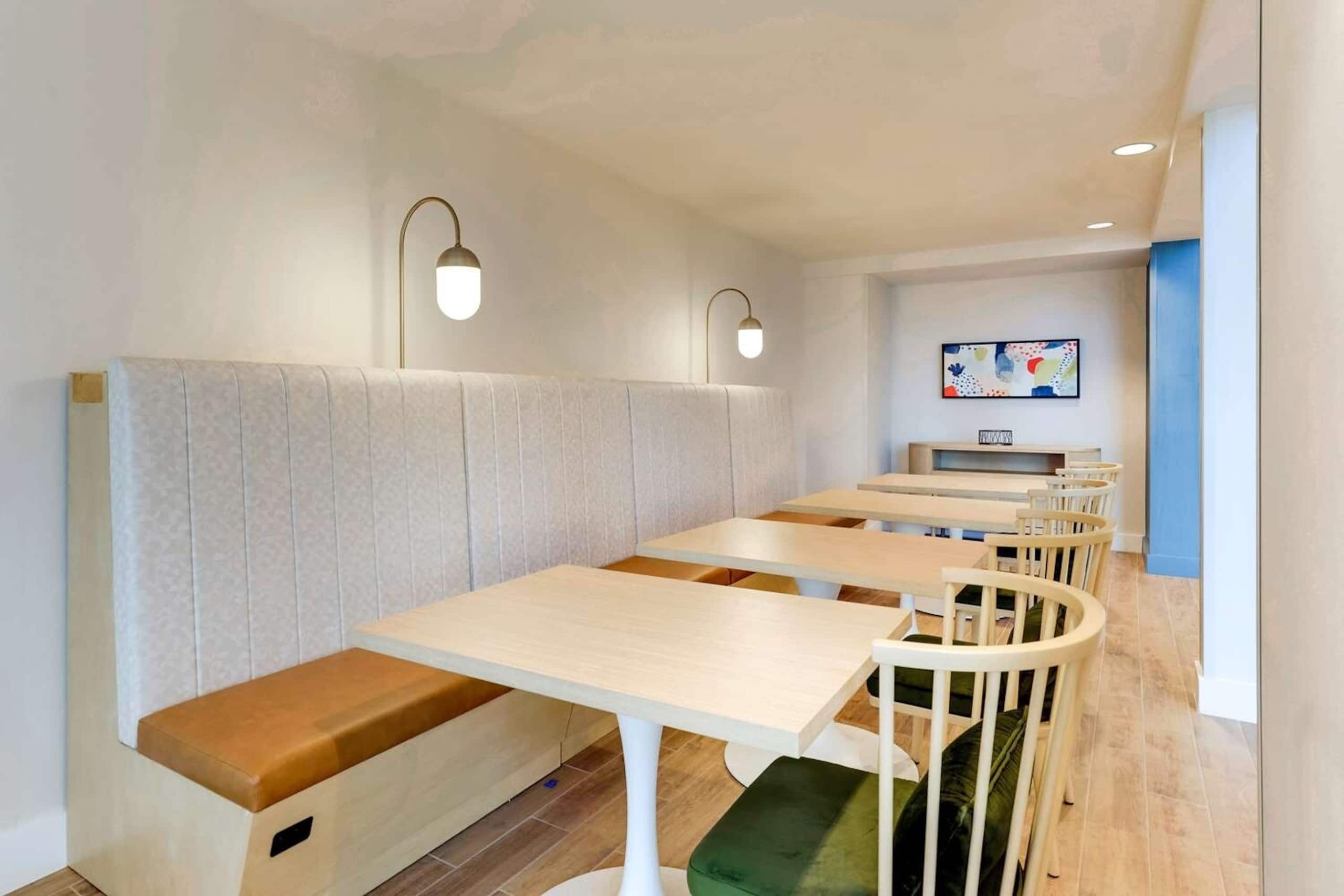 Hotel in South San Francisco · ★4.54 · 2 bedrooms · 2 private baths - Image 8