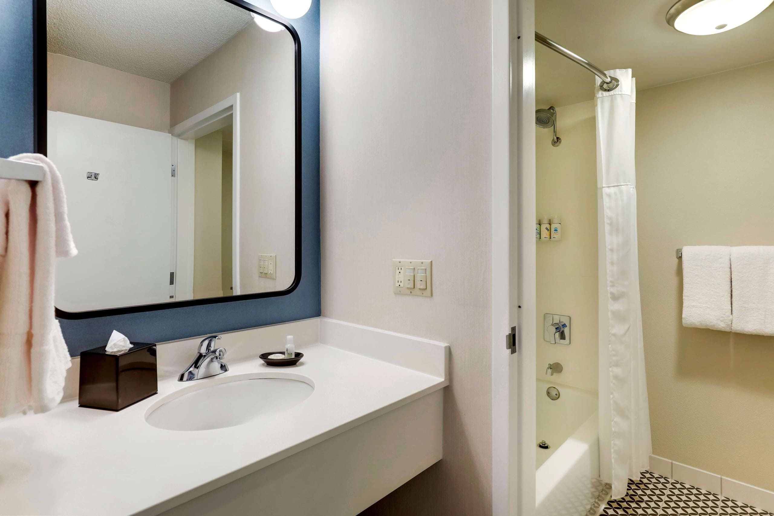 Hotel in South San Francisco · ★4.54 · 2 bedrooms · 2 private baths - Image 4