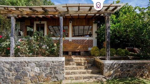 Cabaña Colibrí surrounded in Nature w Lake View