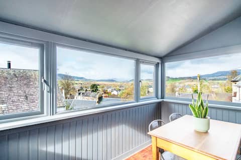 Hilton House - Large Victorian Apartment in Crieff