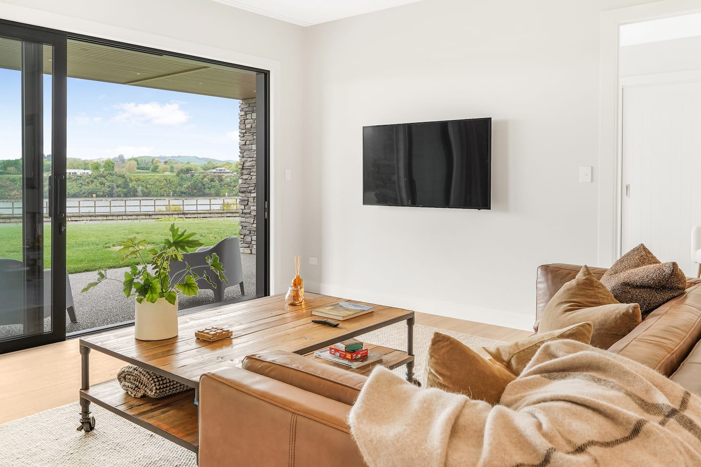 Lakeside Karapiro Downstairs Apartment 5