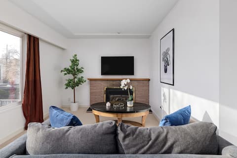 Lovely 2BR Home in Foster Ave.
