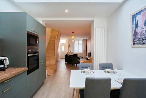 Top performing Airbnb: House in Lille near Euratech private terrace. in Bois Blancs