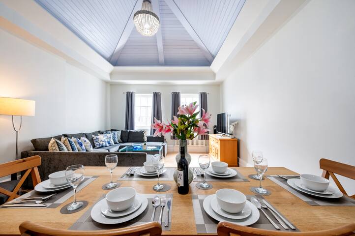 Superb 2 bedroom Covent Garden gallery image 2