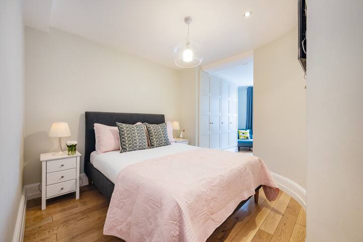 Superb 2 bedroom Covent Garden gallery image 5