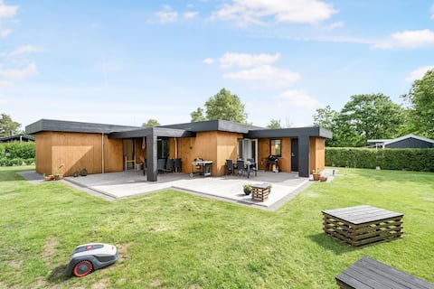 Beautiful holiday home for 2 families near Grenaa.