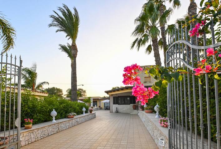 Villa Cavaliere by pugliadamare gallery image 2