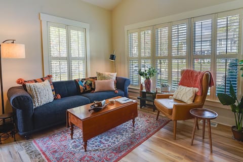 Charming Granville Home w/ Porch - Walk Downtown!