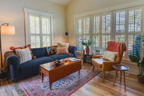 Charming Granville Home w/ Porch - Walk Downtown!