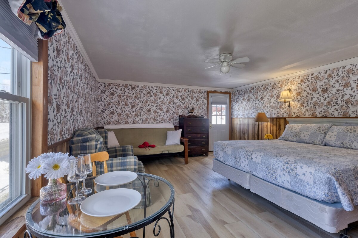 17 Lodge Near Acadia. Sleeps 4 Open Hearth Inn - Apartments for