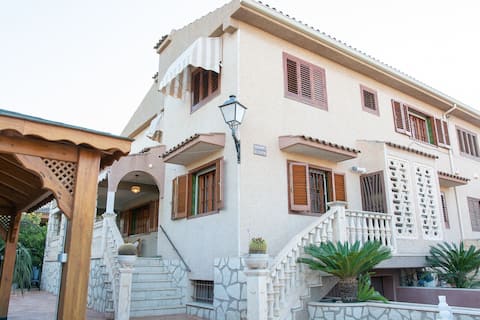 Costa Blanca Villa, private, 12 people, nearby