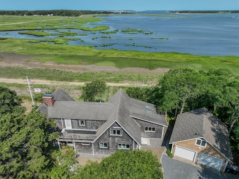 Gorgeous Home near Picturesque Lt. Island!