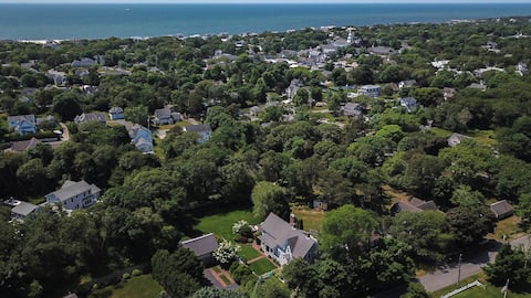 Gorgeous Traditional Home, Modern Amenities, Downt