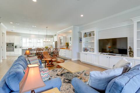 Modern Redington Beach Townhome: Steps to Beach!