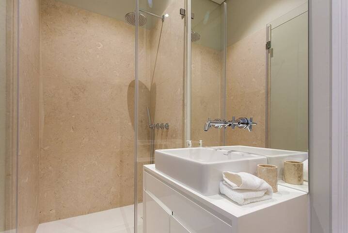 GuestReady – Exclusive place near Lisbon Cathedral gallery image 5