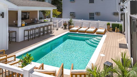 Private Pool ~ Sleeps 20 ~ Steps to the Beach