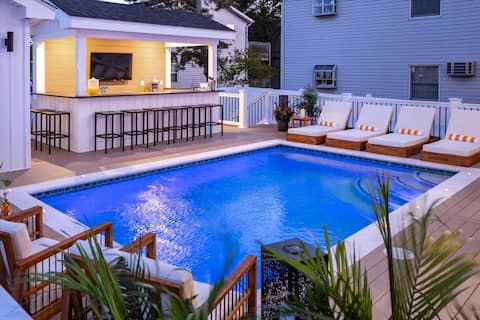 Private Pool ~ Sleeps 20 ~ Steps to the Beach