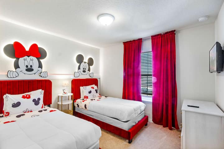 2 „Micky und Minnie“-Einzelbetten