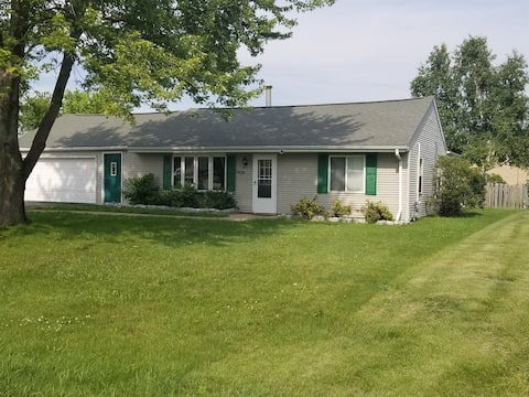 Family Friendly-Fenced In Yard-Centrally Located