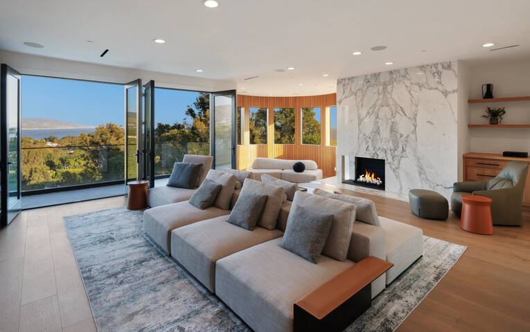 Malibu Point Dume Estate Pool/Theater/ Ocean View gallery image 4