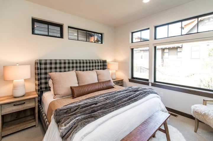 King bedroom 2 ina kila kitu!