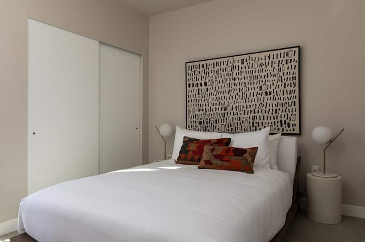 Гостинска спална соба со падобран