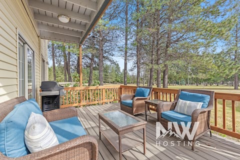 Twin Lakes Townhouse—Golf Views, Game Room, Pool!