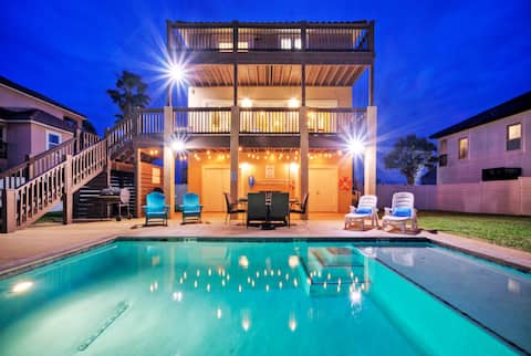 Boots & Beaches | AvantStay | Golf Cart, Brd Walk