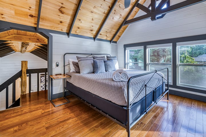 סוויטת קינג מאסטר למעלה - חלונות גדולים עם תריסים