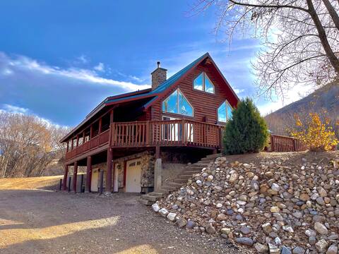 Large Off-Grid Luxury Cabin- creek, land, & views