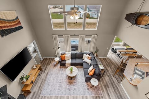 Hot Tub- 7 Bedrooms-Idaho Themed