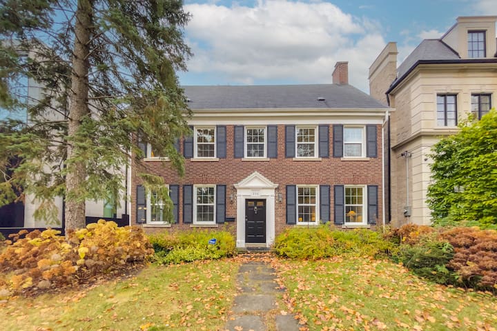 Entire Home in Forest Hill