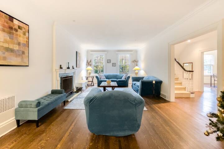 Entire Home in Forest Hill gallery image 4