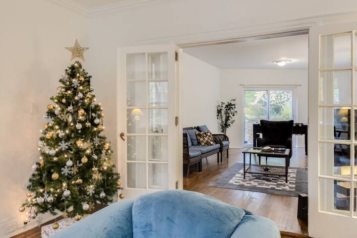 Entire Home in Forest Hill gallery image 2