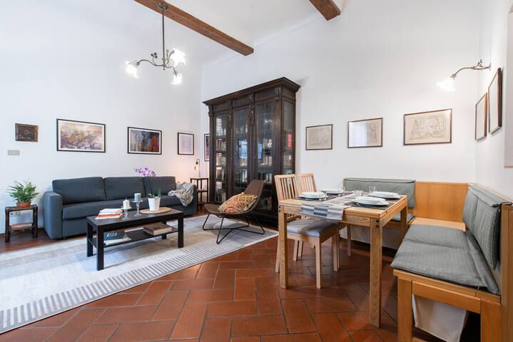 Spacious family flat S. Spirito 8 sleeps gallery image 2