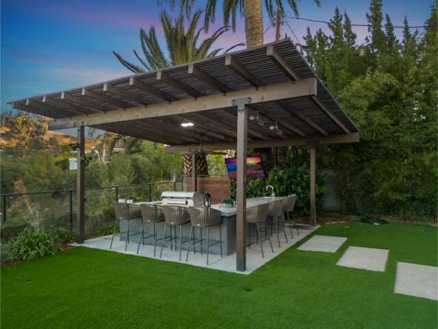 Skyline Luxe Escape w/ Unmatched Views & Serenity gallery image 5